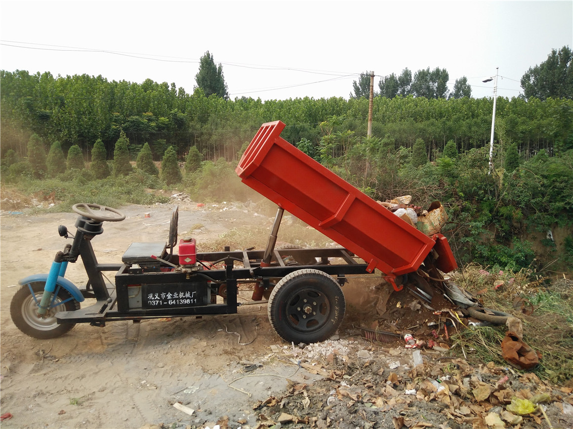 電動(dòng)翻斗車工作現(xiàn)場